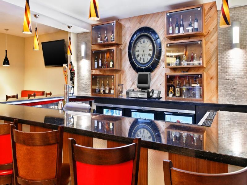 Four Points By Sheraton Колидж Стейшън Екстериор снимка