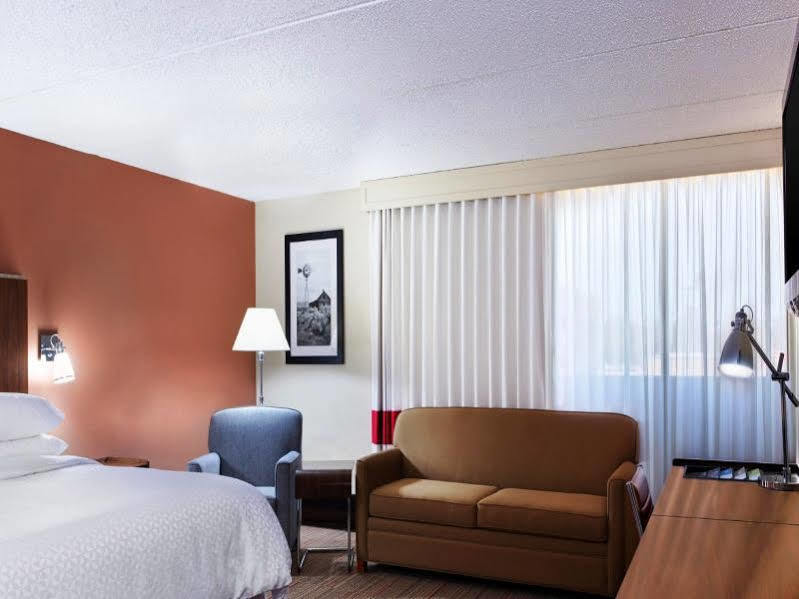 Four Points By Sheraton Колидж Стейшън Екстериор снимка