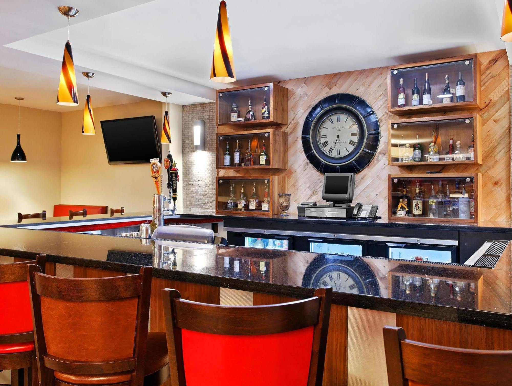 Four Points By Sheraton Колидж Стейшън Екстериор снимка
