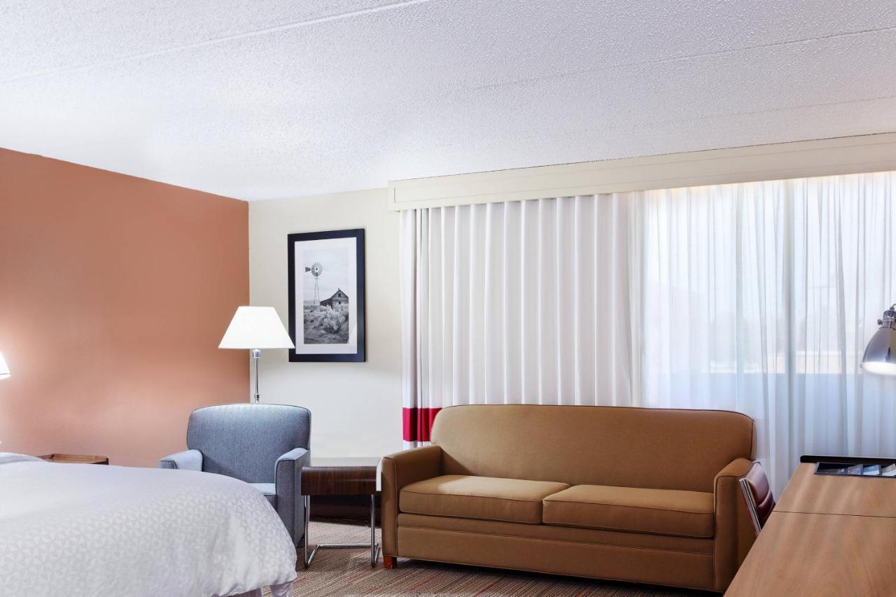 Four Points By Sheraton Колидж Стейшън Екстериор снимка