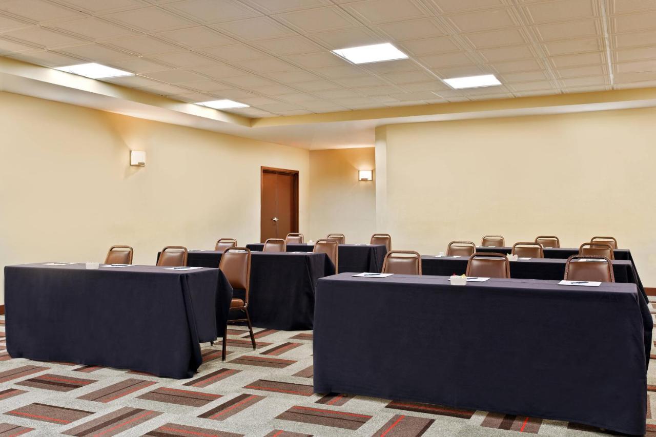 Four Points By Sheraton Колидж Стейшън Екстериор снимка