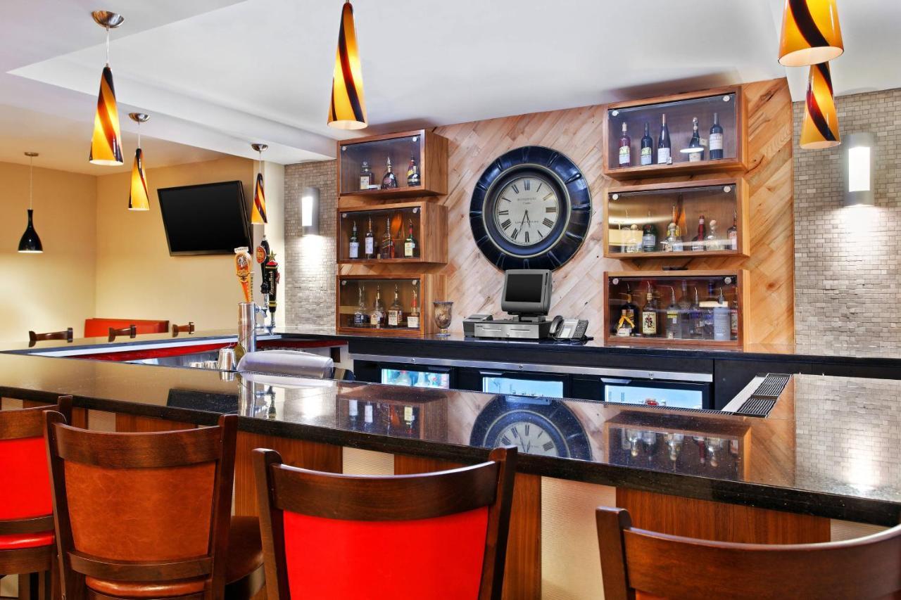 Four Points By Sheraton Колидж Стейшън Екстериор снимка