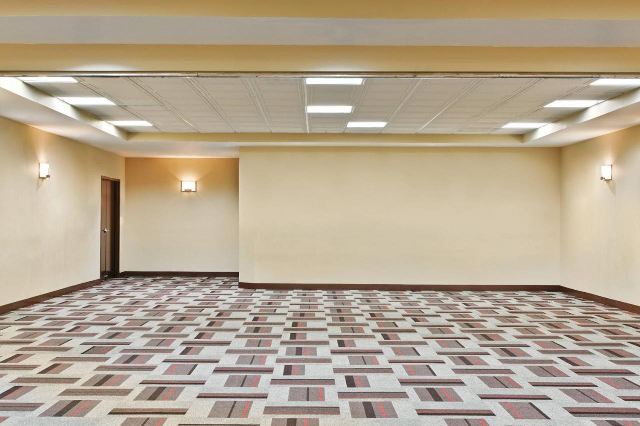 Four Points By Sheraton Колидж Стейшън Екстериор снимка