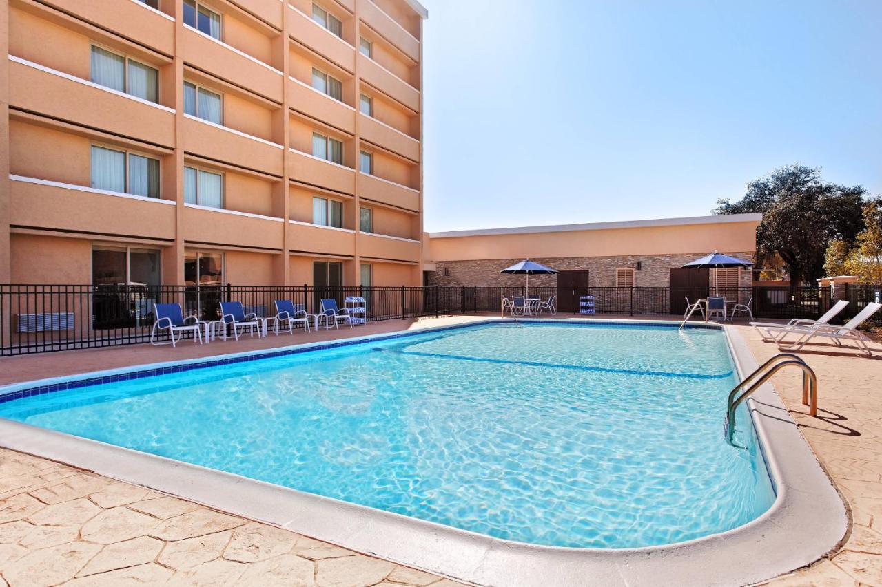 Four Points By Sheraton Колидж Стейшън Екстериор снимка